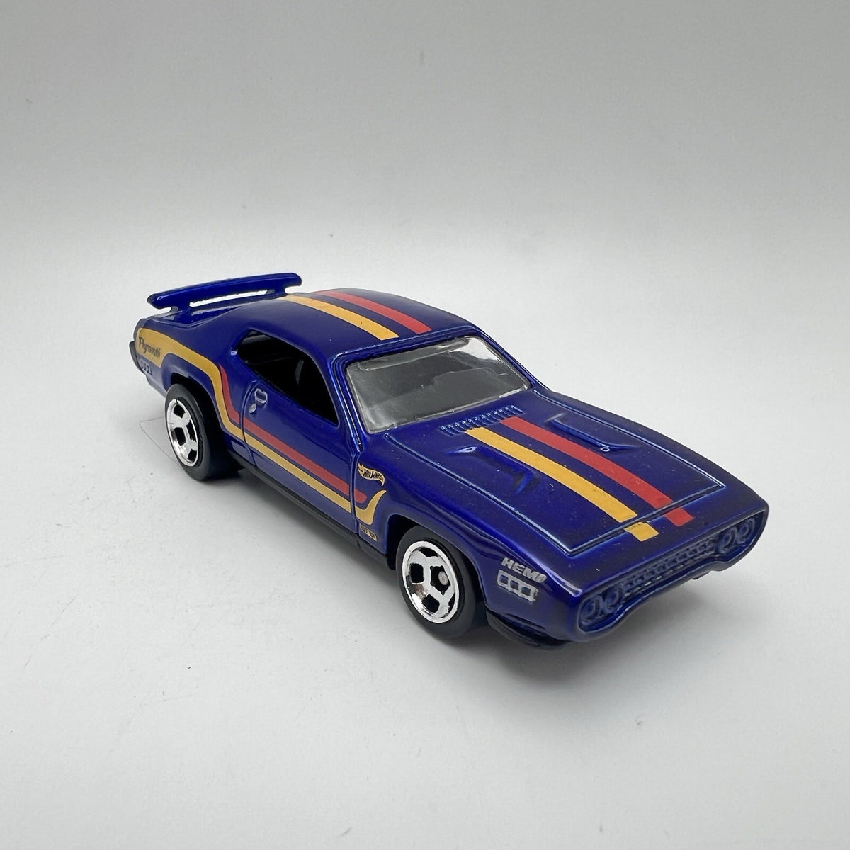 1971 71 Plymouth Road Runner Collectible 1/64 Scale Diecast Diorama Model
