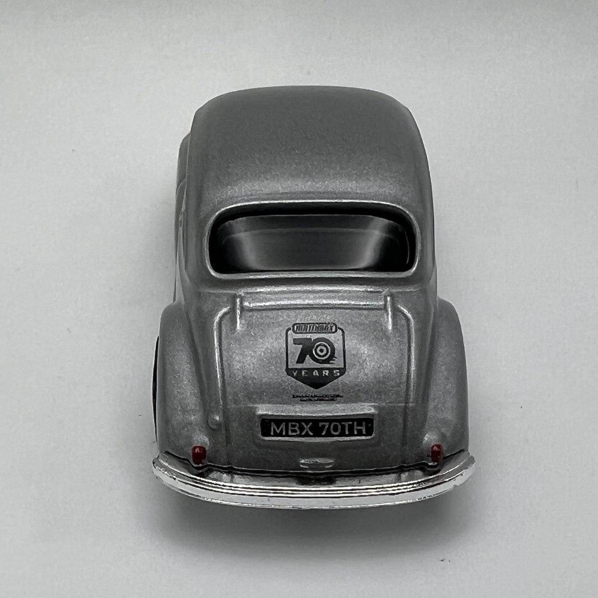 MORRIS MINOR SALOON 2 TWO DOOR 1:64 SCALE COLLECTIBLE DIORAMA DIECAST MODEL CAR