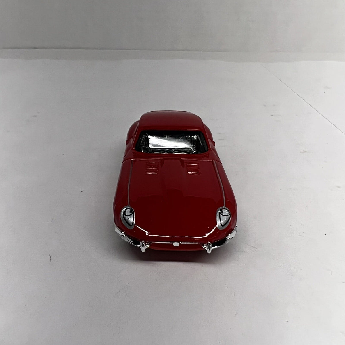 2005 Matchbox 1961 E-Type Jaguar Coupe Red MB688