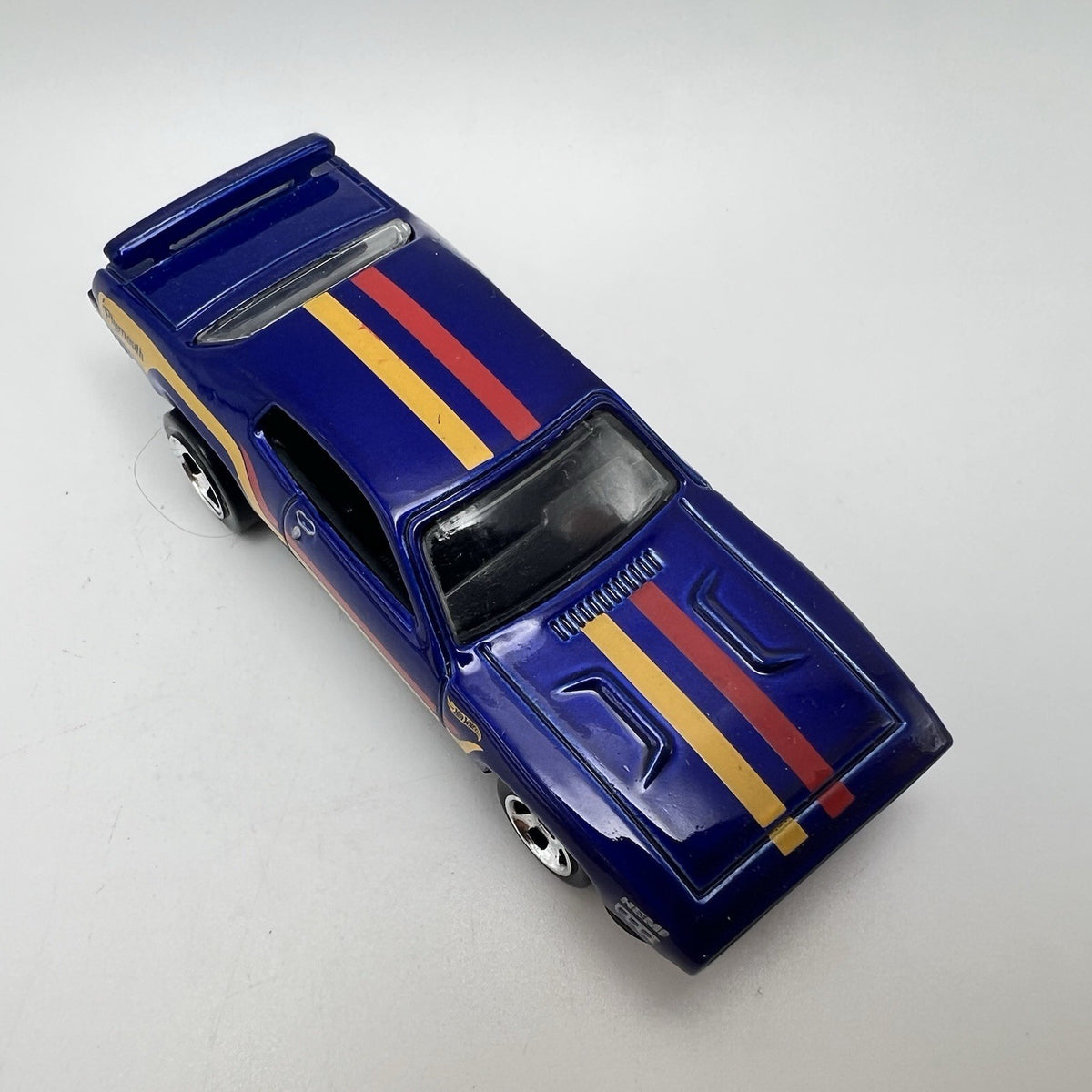 1971 71 Plymouth Road Runner Collectible 1/64 Scale Diecast Diorama Model