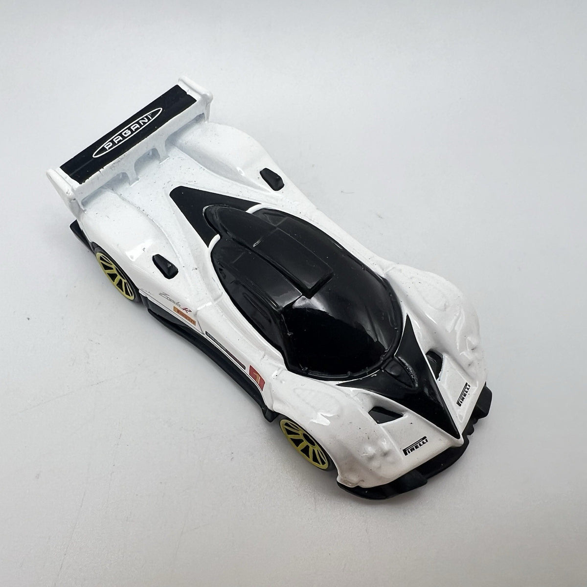 2009-2011 Pagani Zonda R Collectible 1/64 Scale Diecast Diorama Model