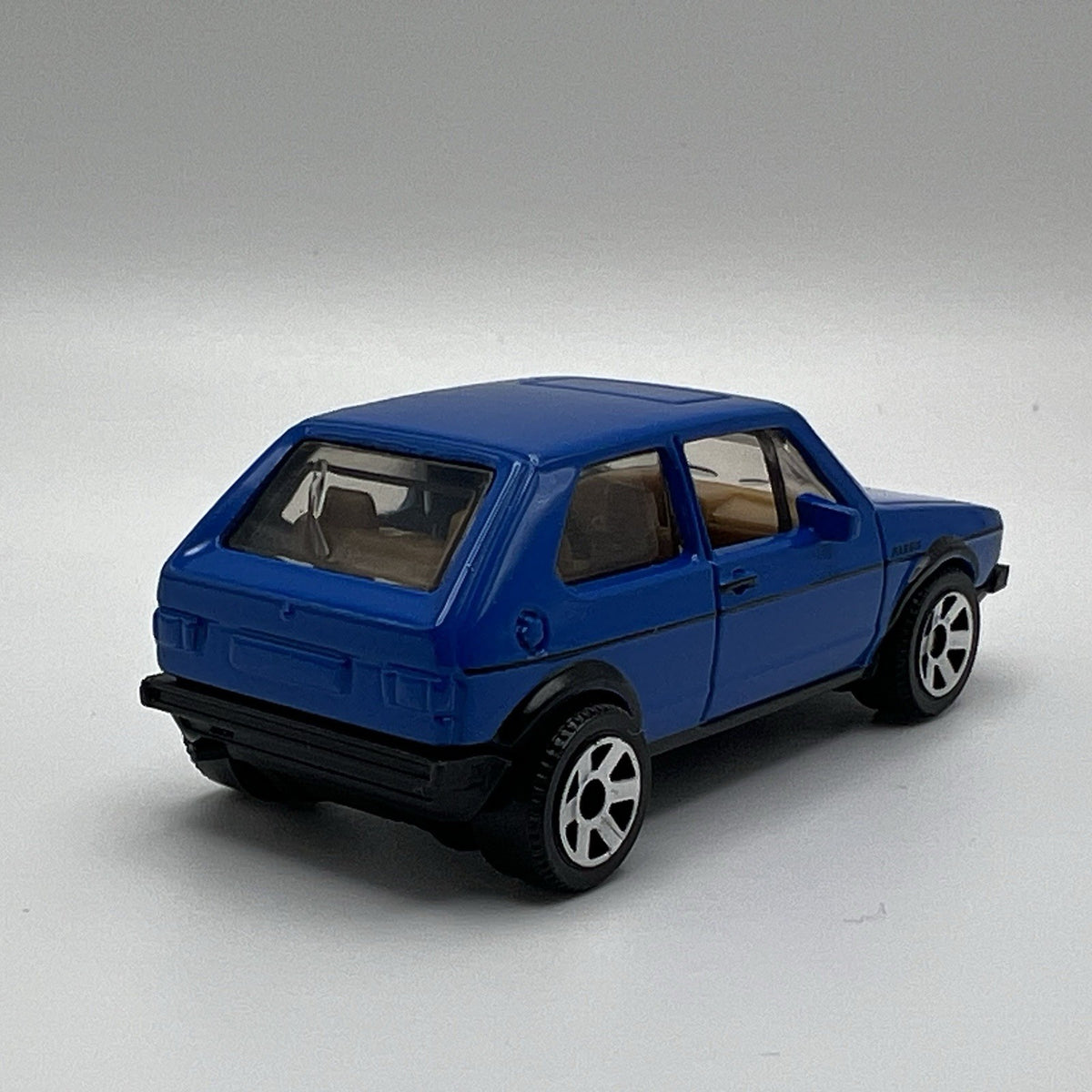 1976 VOLKSWAGEN GOLF GTI MK 1 Diorama Collectible DieCast Model Car 1:64 LOOSE