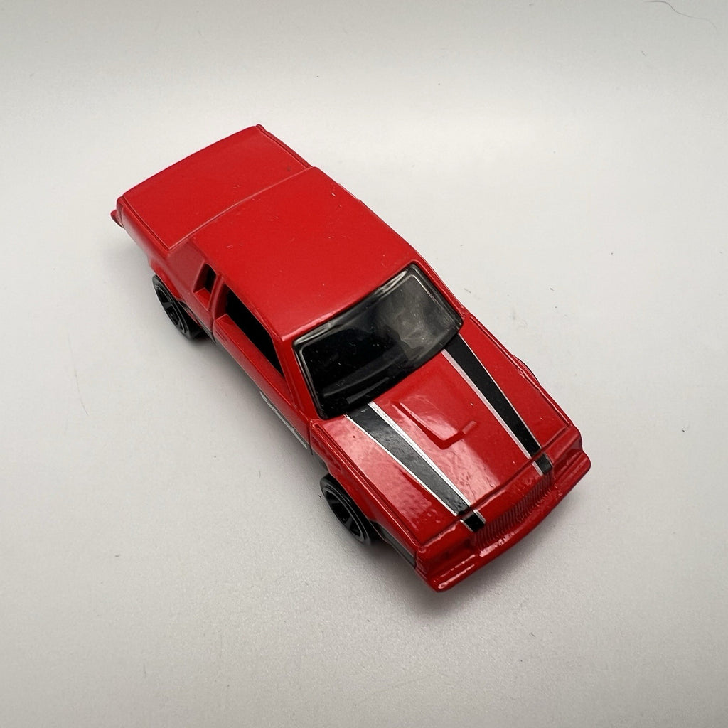 1987 87 Buick Regal GNX Collectible 1/64 Scale Diecast Diorama Model
