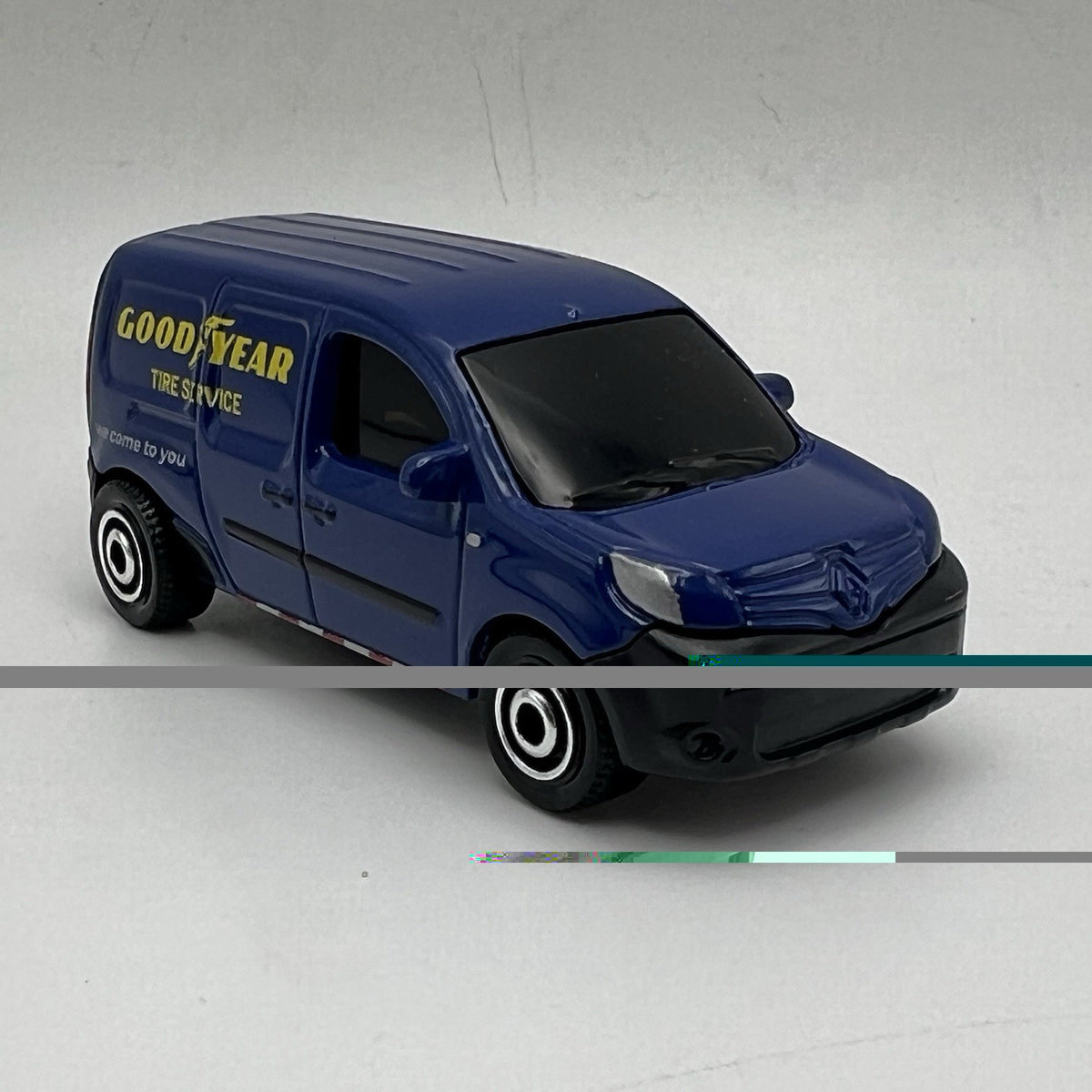 2018 18 Renault Kangoo Express Collectible 1/64 Scale Diecast Diorama Model