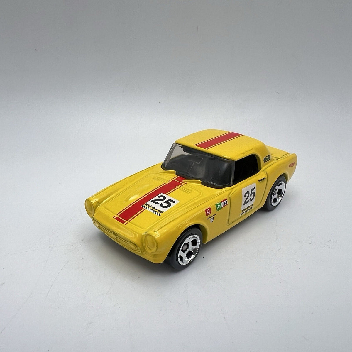1966-1970 Honda S800 Racing Collectible 1/64 Scale Diecast Diorama Model
