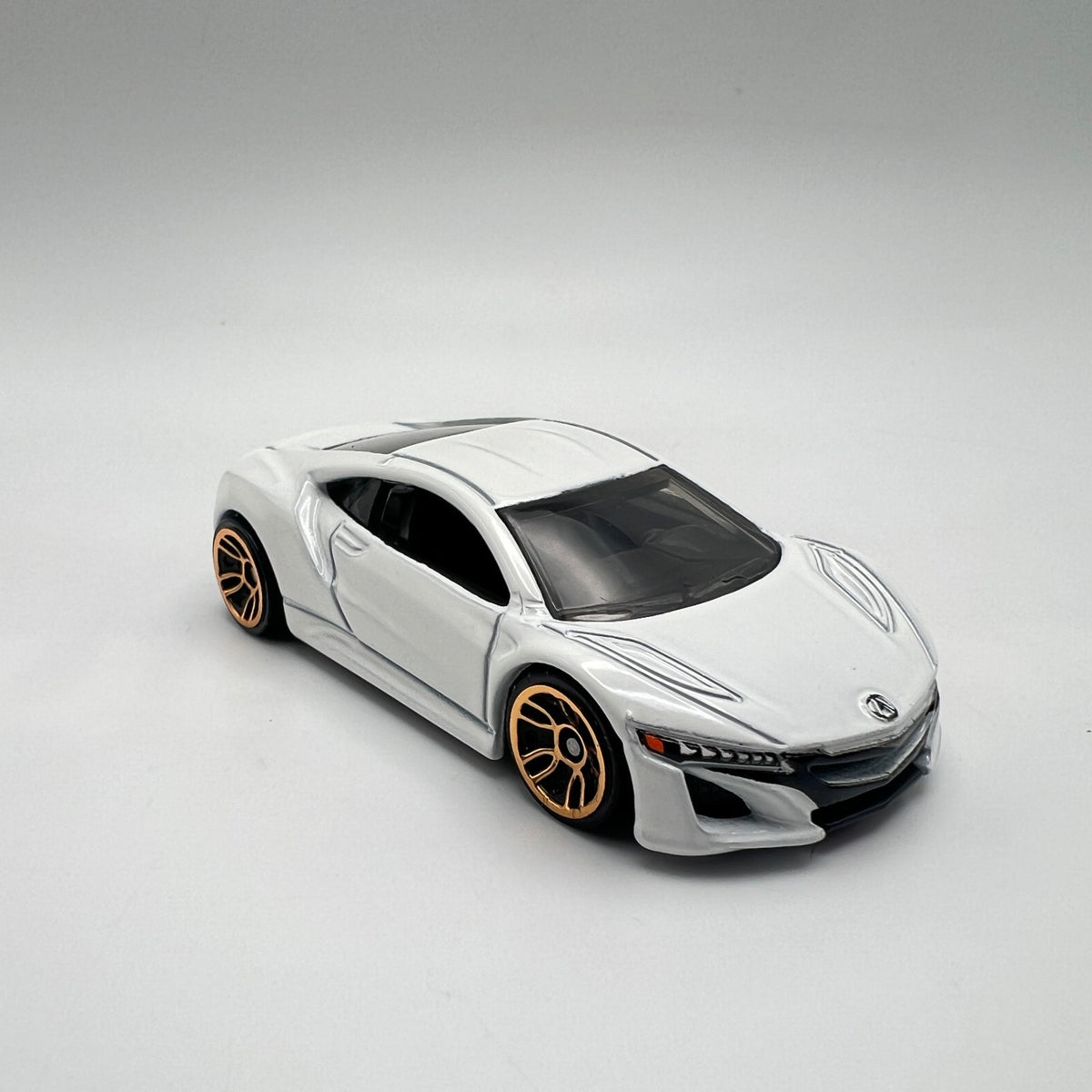 Hot Wheels '17 Acura NSX White Gold Wheels LOOSE 1/64