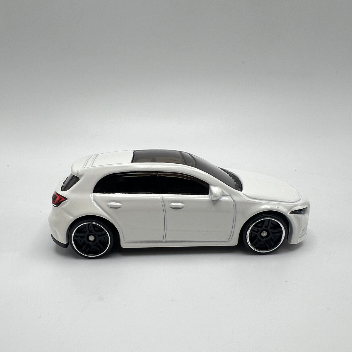 Hot Wheels 2019 Mercedes-Benz A-Class White LOOSE 1/64