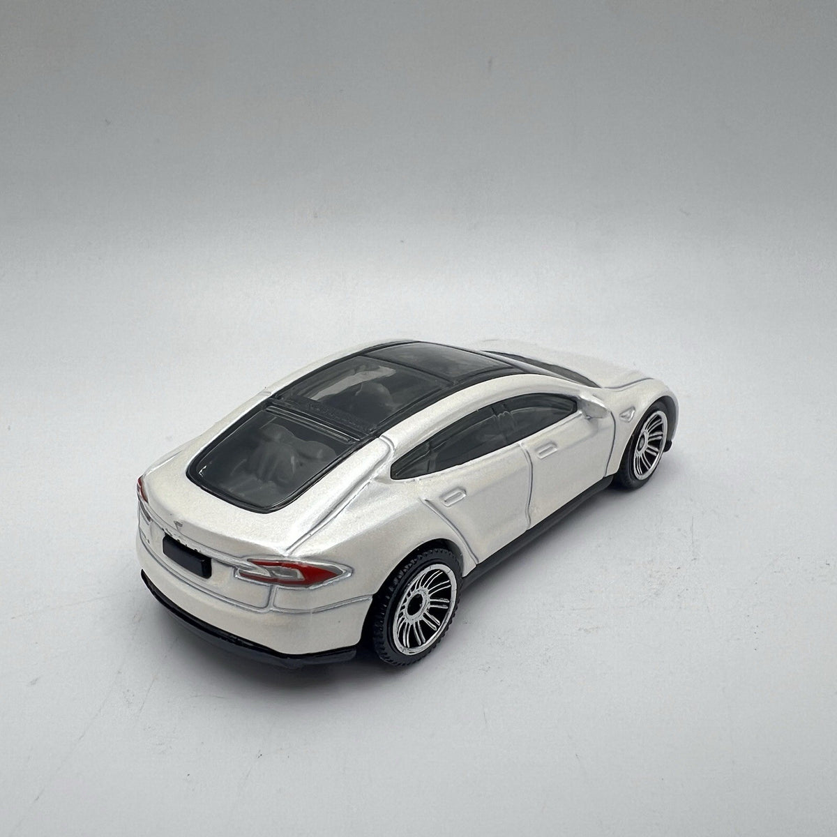 Matchbox Tesla Model S - 2015 Casting w/ 10 Spoke Wheels (2016 MBX Basic)