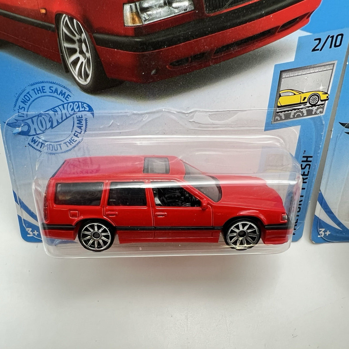 Hot Wheels Lot Of 2 Volvo 850 Estate Touring Cars 1/64 Red And White