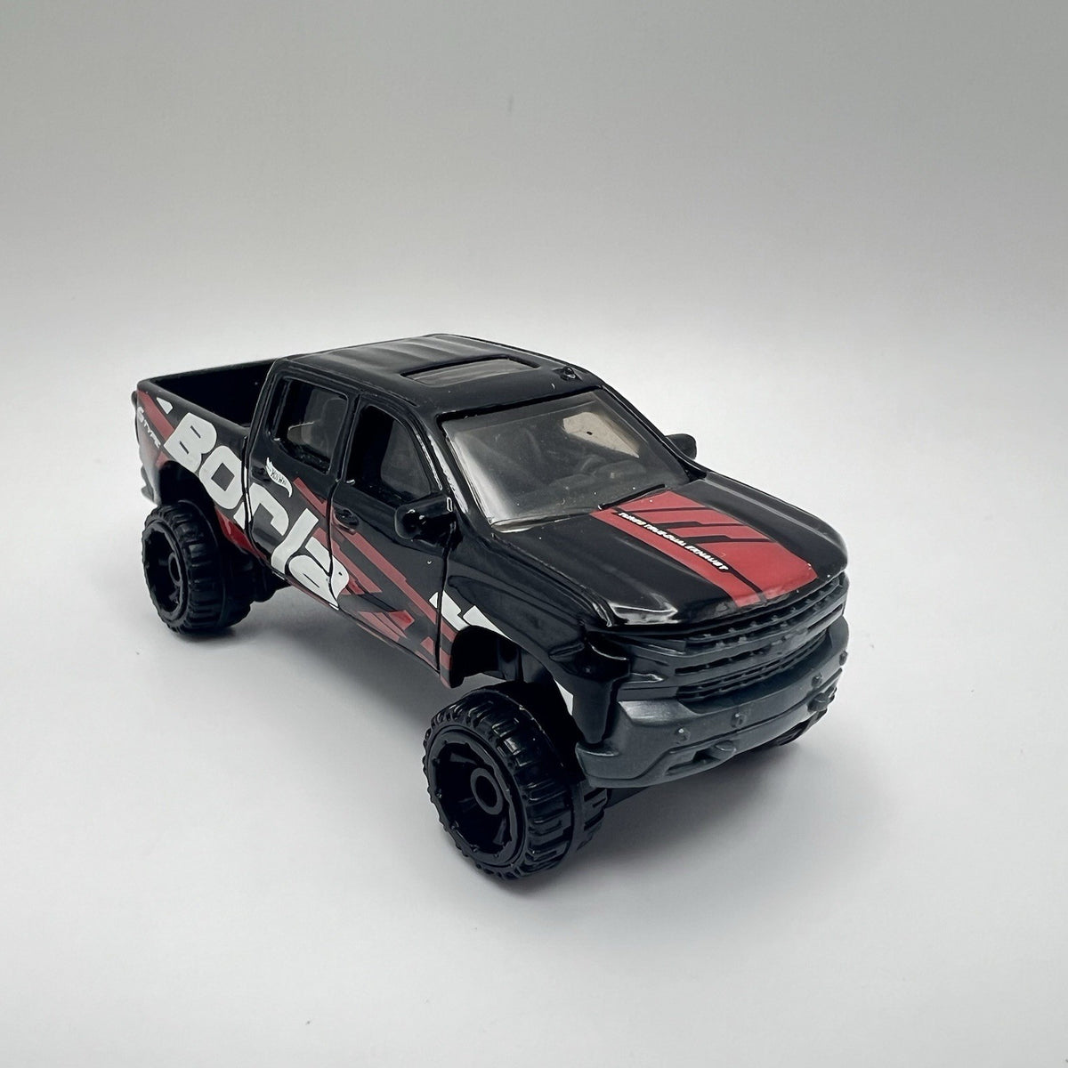 2019 19 Chevy Silverado Trail Boss Collectible 1/64 Scale Diecast Diorama Model