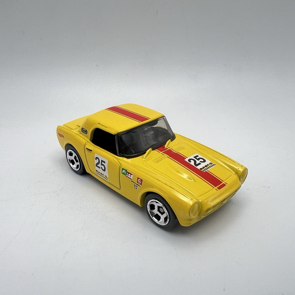 1966-1970 Honda S800 Racing Collectible 1/64 Scale Diecast Diorama Model