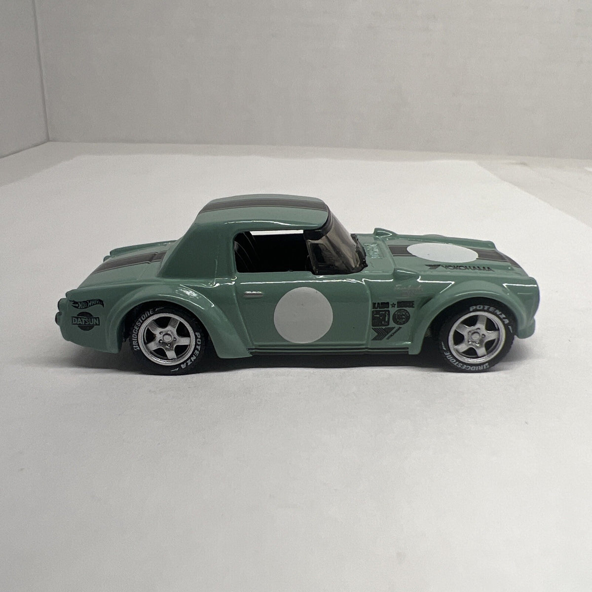 Hot Wheels Datsun Fairlady 2000 Legends of Speed #1/10 Yokohama With Real Riders