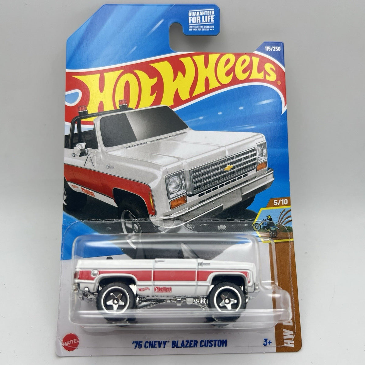 Hot Wheels ‘75 Chevy Blazer Custom #115 HW ‘25 Dirt 5/10 White VHTF!