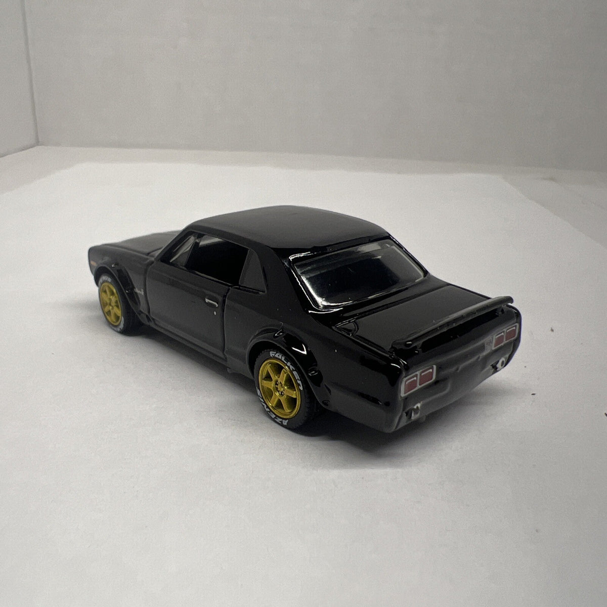 2014 HOT WHEELS NISSAN SKYLINE H/T 2000GT-X HW WORKSHOP  With Real Riders