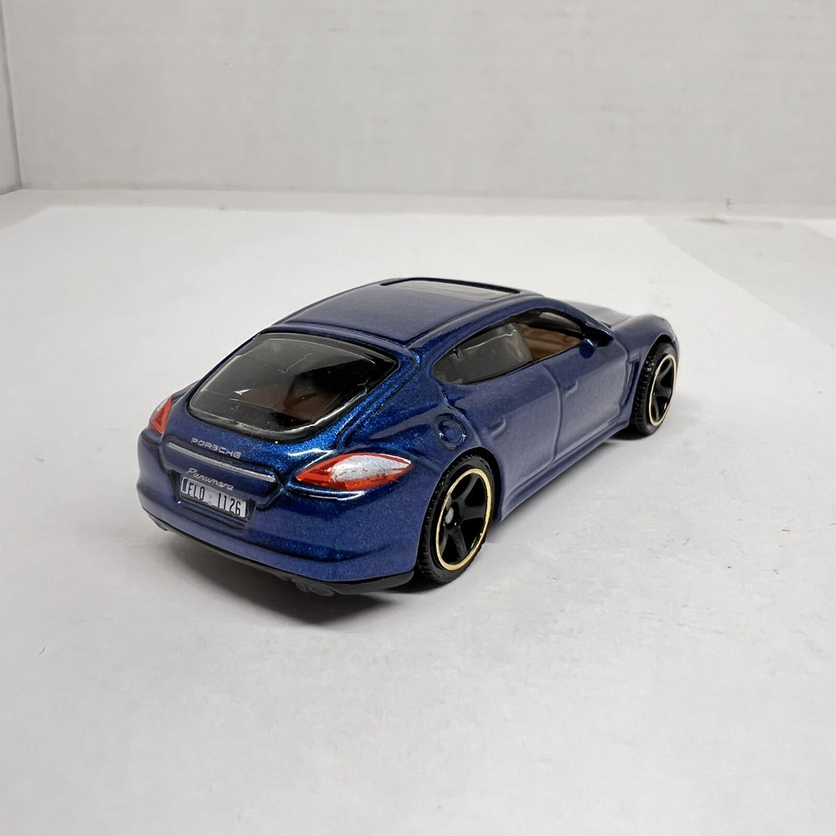 Matchbox  PORSCHE PANAMERA    Blue metallic paint
