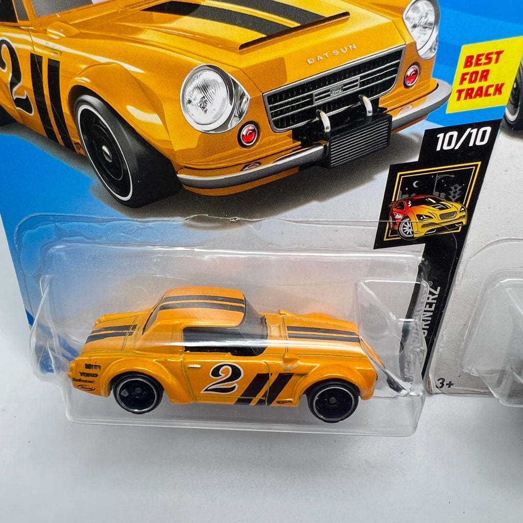 Hot Wheels Fairlady 2000 Lot of 2 Yellow 156/250 + Mint 118/365 1:64