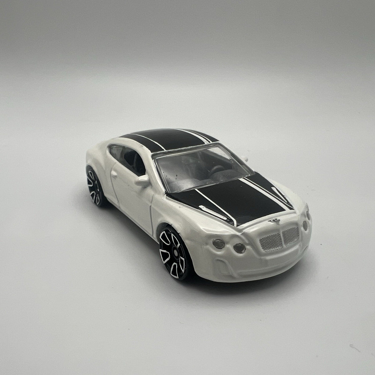 2012 12 Bentley Continental Supersports Collectible 1/64 Scale Diecast Model